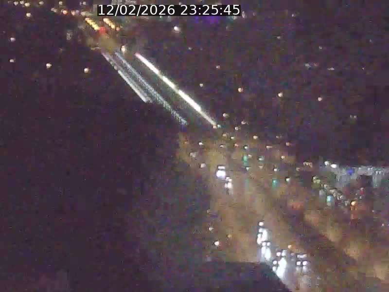 <h2>Webcam sur l'avenue John Fitzgerald Kennedy (N51) avec vue sur le Pont rouge (Pont Grande Duchesse Charlotte), l'arrêt Pfaffenthal et l'entrée du quartier Kirchberg</h2>