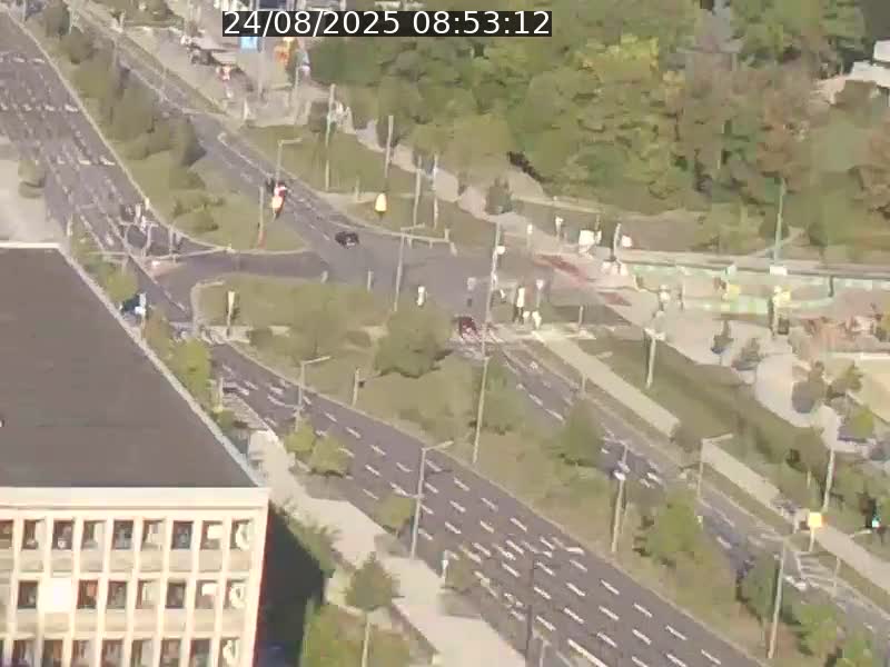 <h2>Webcam sur l'avenue John Fitzgerald Kennedy (N51) avec vue sur le Pont rouge (Pont Grande Duchesse Charlotte), l'arrêt Pfaffenthal et l'entrée du quartier Kirchberg</h2>