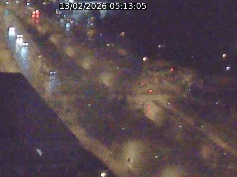 Webcam sur l'avenue John Fitzgerald Kennedy (N51) avec vue sur le Pont rouge (Pont Grande Duchesse Charlotte), l'arrêt Pfaffenthal et l'entrée du quartier Kirchberg