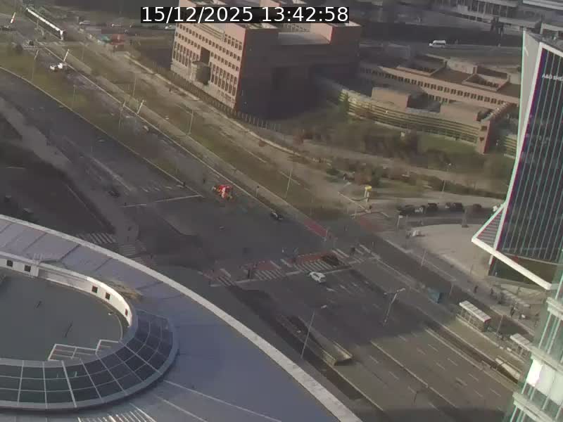 <h2>Webcam sur l'avenue John Fitzgerald Kennedy (N51) avec vue sur le Pont rouge (Pont Grande Duchesse Charlotte), l'arrêt Pfaffenthal et l'entrée du quartier Kirchberg</h2>