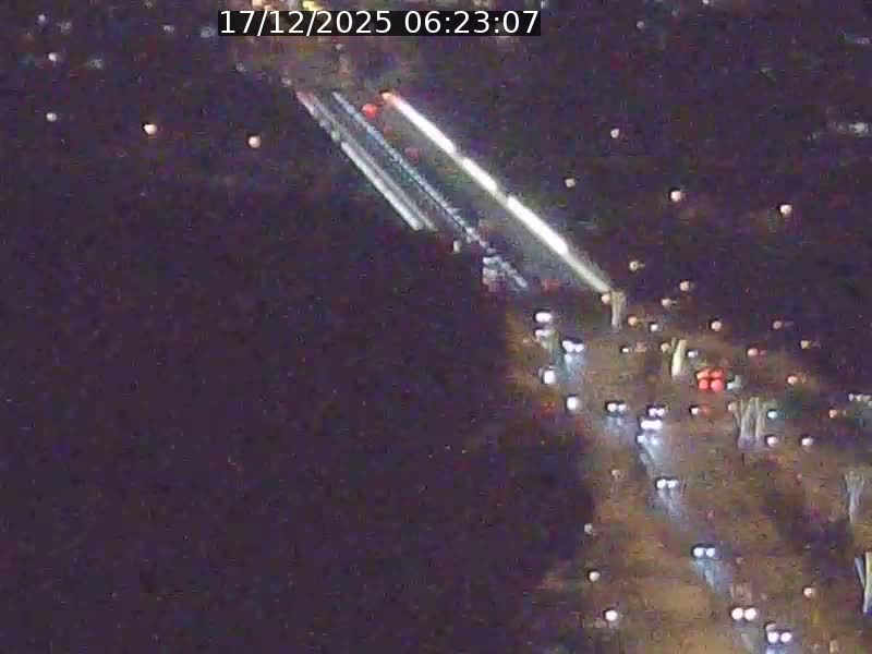 <h2>Webcam sur l'avenue John Fitzgerald Kennedy (N51) avec vue sur le Pont rouge (Pont Grande Duchesse Charlotte), l'arrêt Pfaffenthal et l'entrée du quartier Kirchberg</h2>