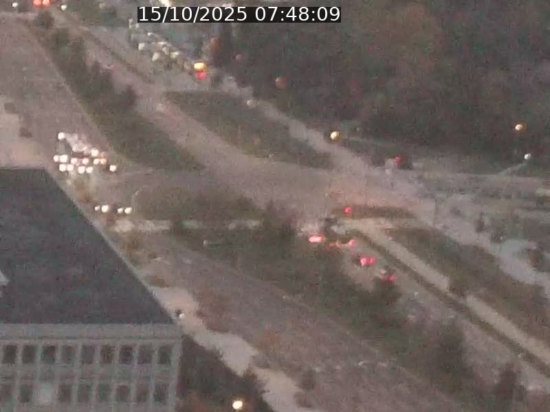 <h2>Webcam sur l'avenue John Fitzgerald Kennedy (N51) avec vue sur le Pont rouge (Pont Grande Duchesse Charlotte), l'arrêt Pfaffenthal et l'entrée du quartier Kirchberg</h2>
