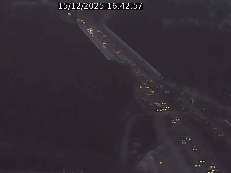 <h2>Webcam sur l'avenue John Fitzgerald Kennedy (N51) avec vue sur le Pont rouge (Pont Grande Duchesse Charlotte), l'arrêt Pfaffenthal et l'entrée du quartier Kirchberg</h2>