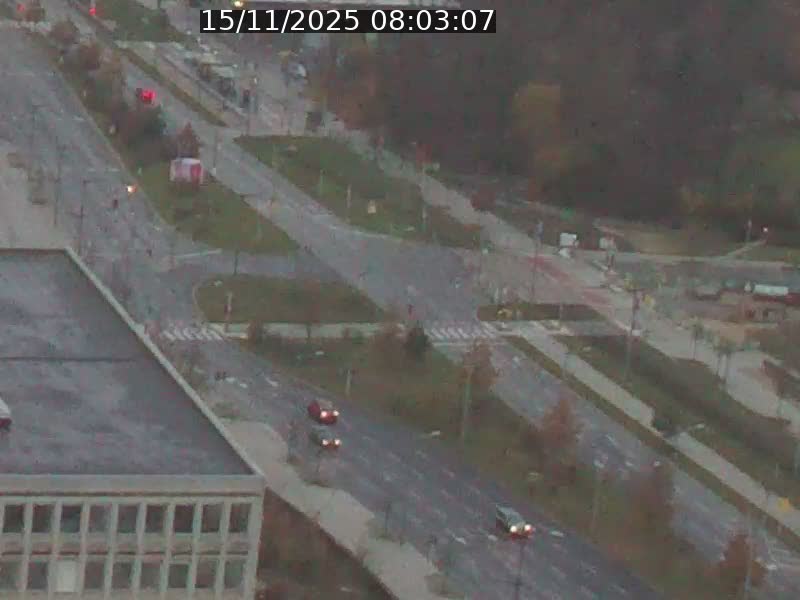 Webcam sur l'avenue John Fitzgerald Kennedy (N51) avec vue sur le Pont rouge (Pont Grande Duchesse Charlotte), l'arrêt Pfaffenthal et l'entrée du quartier Kirchberg