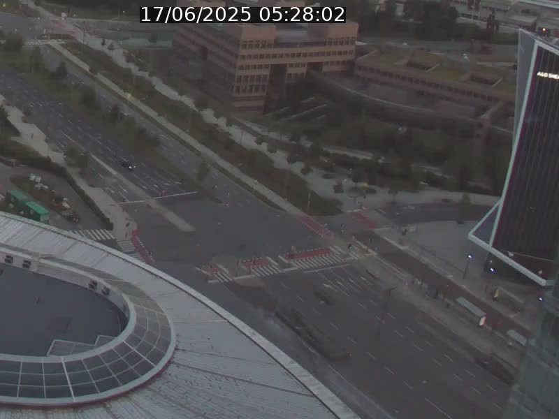 Webcam sur l'avenue John Fitzgerald Kennedy (N51) avec vue sur le Pont rouge (Pont Grande Duchesse Charlotte), l'arrêt Pfaffenthal et l'entrée du quartier Kirchberg