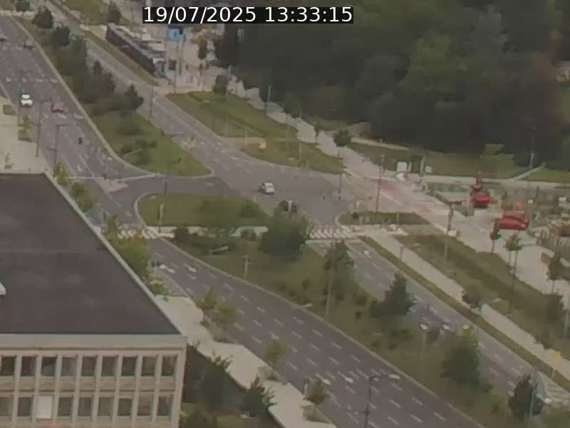 Webcam sur l'avenue John Fitzgerald Kennedy (N51) avec vue sur le Pont rouge (Pont Grande Duchesse Charlotte), l'arrêt Pfaffenthal et l'entrée du quartier Kirchberg