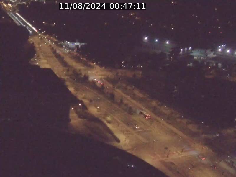 Webcam sur l'avenue John Fitzgerald Kennedy (N51) avec vue sur le Pont rouge (Pont Grande Duchesse Charlotte), l'arrêt Pfaffenthal et l'entrée du quartier Kirchberg