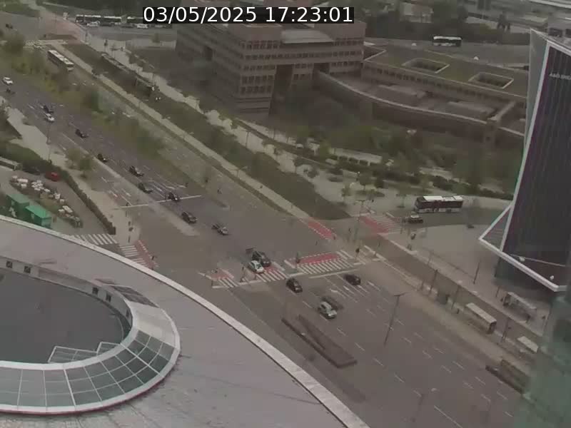 Webcam sur l'avenue John Fitzgerald Kennedy (N51) avec vue sur le Pont rouge (Pont Grande Duchesse Charlotte), l'arrêt Pfaffenthal et l'entrée du quartier Kirchberg