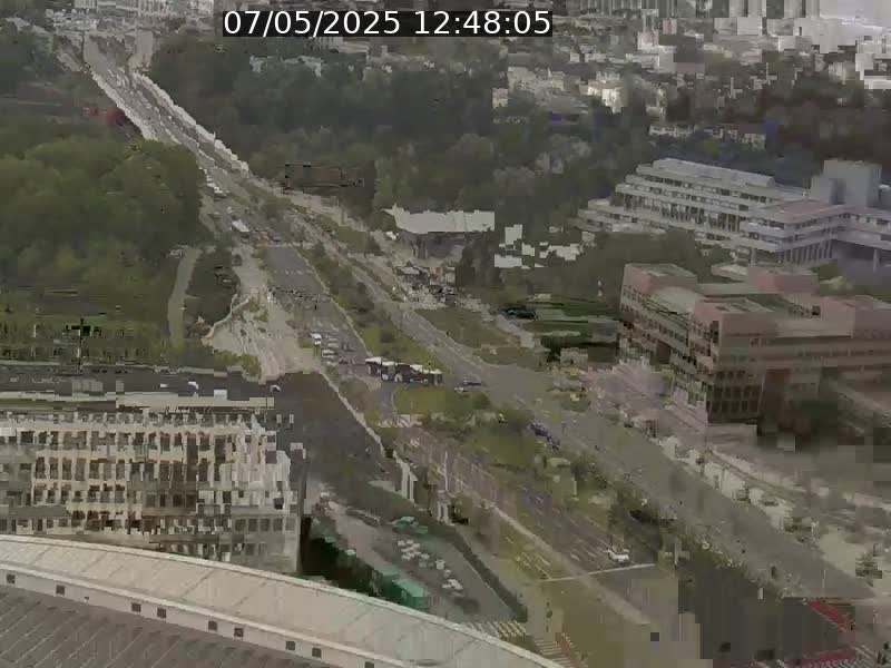 Webcam sur l'avenue John Fitzgerald Kennedy (N51) avec vue sur le Pont rouge (Pont Grande Duchesse Charlotte), l'arrêt Pfaffenthal et l'entrée du quartier Kirchberg