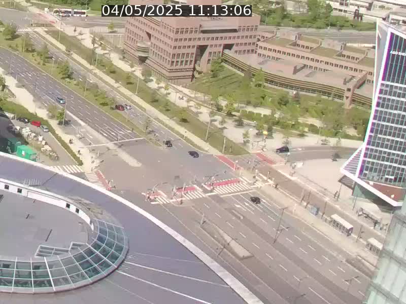Webcam sur l'avenue John Fitzgerald Kennedy (N51) avec vue sur le Pont rouge (Pont Grande Duchesse Charlotte), l'arrêt Pfaffenthal et l'entrée du quartier Kirchberg