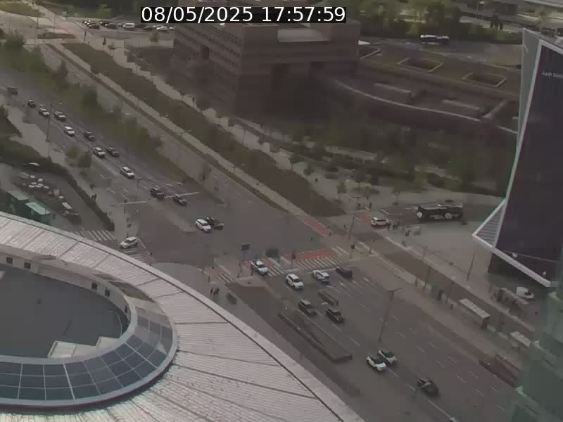Webcam sur l'avenue John Fitzgerald Kennedy (N51) avec vue sur le Pont rouge (Pont Grande Duchesse Charlotte), l'arrêt Pfaffenthal et l'entrée du quartier Kirchberg