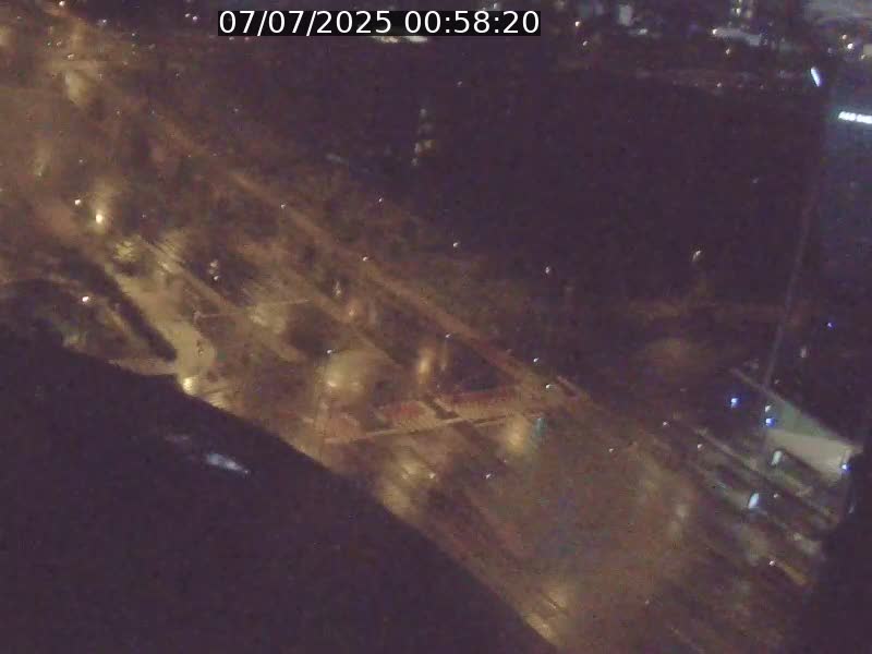 Webcam sur l'avenue John Fitzgerald Kennedy (N51) avec vue sur le Pont rouge (Pont Grande Duchesse Charlotte), l'arrêt Pfaffenthal et l'entrée du quartier Kirchberg