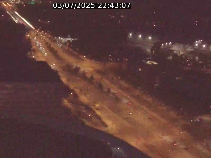Webcam sur l'avenue John Fitzgerald Kennedy (N51) avec vue sur le Pont rouge (Pont Grande Duchesse Charlotte), l'arrêt Pfaffenthal et l'entrée du quartier Kirchberg