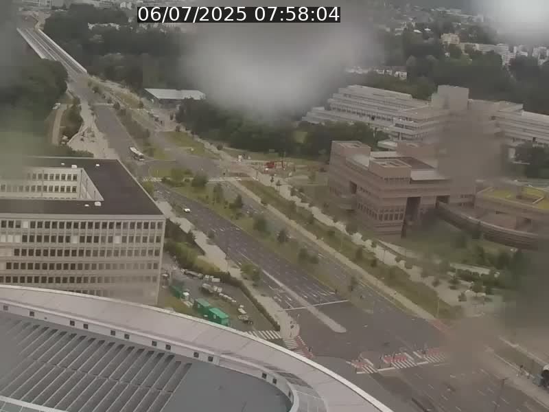 Webcam sur l'avenue John Fitzgerald Kennedy (N51) avec vue sur le Pont rouge (Pont Grande Duchesse Charlotte), l'arrêt Pfaffenthal et l'entrée du quartier Kirchberg