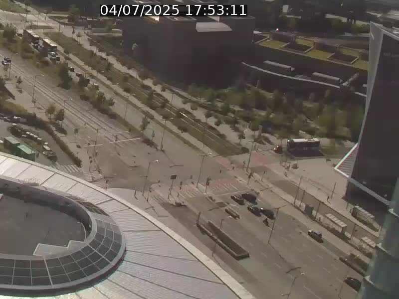 Webcam sur l'avenue John Fitzgerald Kennedy (N51) avec vue sur le Pont rouge (Pont Grande Duchesse Charlotte), l'arrêt Pfaffenthal et l'entrée du quartier Kirchberg