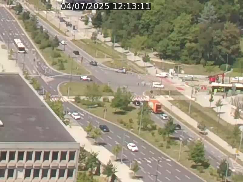Webcam sur l'avenue John Fitzgerald Kennedy (N51) avec vue sur le Pont rouge (Pont Grande Duchesse Charlotte), l'arrêt Pfaffenthal et l'entrée du quartier Kirchberg