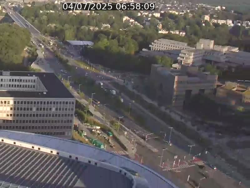 Webcam sur l'avenue John Fitzgerald Kennedy (N51) avec vue sur le Pont rouge (Pont Grande Duchesse Charlotte), l'arrêt Pfaffenthal et l'entrée du quartier Kirchberg