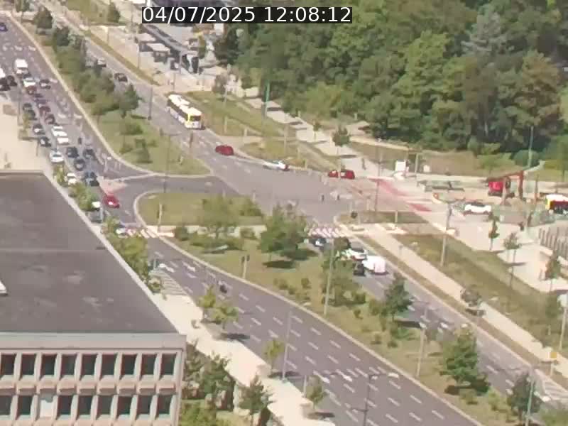 Webcam sur l'avenue John Fitzgerald Kennedy (N51) avec vue sur le Pont rouge (Pont Grande Duchesse Charlotte), l'arrêt Pfaffenthal et l'entrée du quartier Kirchberg