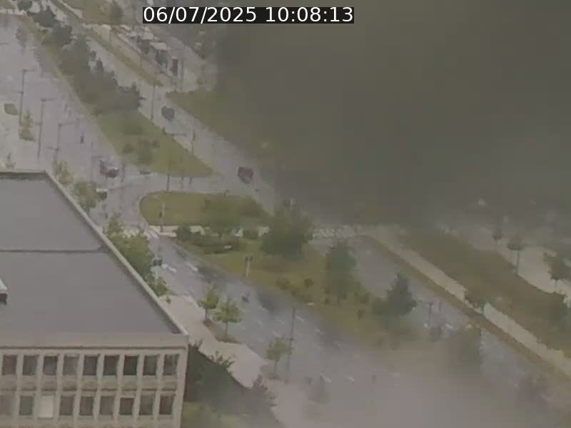Webcam sur l'avenue John Fitzgerald Kennedy (N51) avec vue sur le Pont rouge (Pont Grande Duchesse Charlotte), l'arrêt Pfaffenthal et l'entrée du quartier Kirchberg
