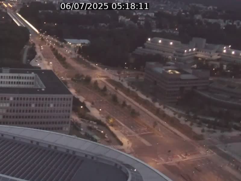 Webcam sur l'avenue John Fitzgerald Kennedy (N51) avec vue sur le Pont rouge (Pont Grande Duchesse Charlotte), l'arrêt Pfaffenthal et l'entrée du quartier Kirchberg