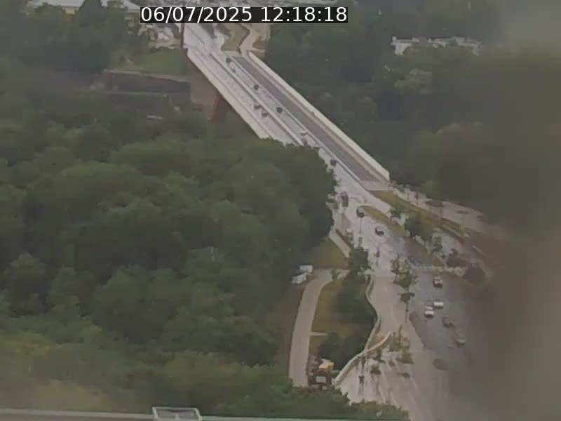 Webcam sur l'avenue John Fitzgerald Kennedy (N51) avec vue sur le Pont rouge (Pont Grande Duchesse Charlotte), l'arrêt Pfaffenthal et l'entrée du quartier Kirchberg