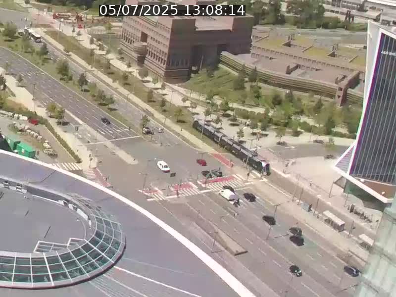 Webcam sur l'avenue John Fitzgerald Kennedy (N51) avec vue sur le Pont rouge (Pont Grande Duchesse Charlotte), l'arrêt Pfaffenthal et l'entrée du quartier Kirchberg