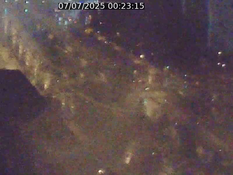 Webcam sur l'avenue John Fitzgerald Kennedy (N51) avec vue sur le Pont rouge (Pont Grande Duchesse Charlotte), l'arrêt Pfaffenthal et l'entrée du quartier Kirchberg