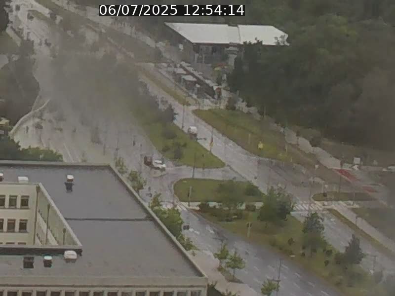 Webcam sur l'avenue John Fitzgerald Kennedy (N51) avec vue sur le Pont rouge (Pont Grande Duchesse Charlotte), l'arrêt Pfaffenthal et l'entrée du quartier Kirchberg