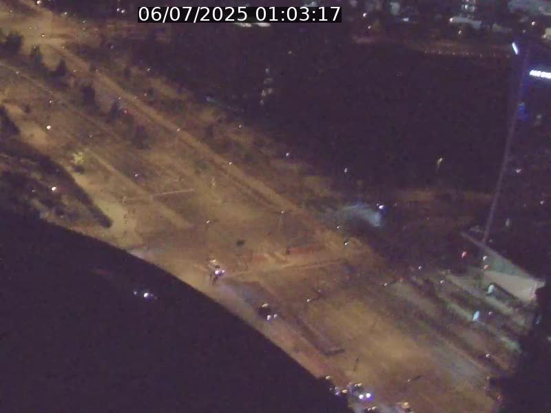 Webcam sur l'avenue John Fitzgerald Kennedy (N51) avec vue sur le Pont rouge (Pont Grande Duchesse Charlotte), l'arrêt Pfaffenthal et l'entrée du quartier Kirchberg
