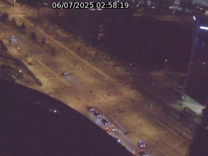 Webcam sur l'avenue John Fitzgerald Kennedy (N51) avec vue sur le Pont rouge (Pont Grande Duchesse Charlotte), l'arrêt Pfaffenthal et l'entrée du quartier Kirchberg