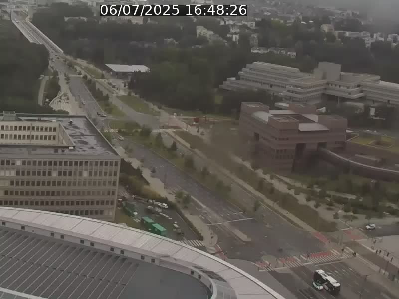 Webcam sur l'avenue John Fitzgerald Kennedy (N51) avec vue sur le Pont rouge (Pont Grande Duchesse Charlotte), l'arrêt Pfaffenthal et l'entrée du quartier Kirchberg