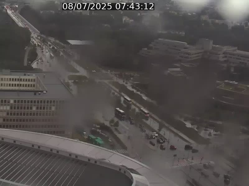 Webcam sur l'avenue John Fitzgerald Kennedy (N51) avec vue sur le Pont rouge (Pont Grande Duchesse Charlotte), l'arrêt Pfaffenthal et l'entrée du quartier Kirchberg