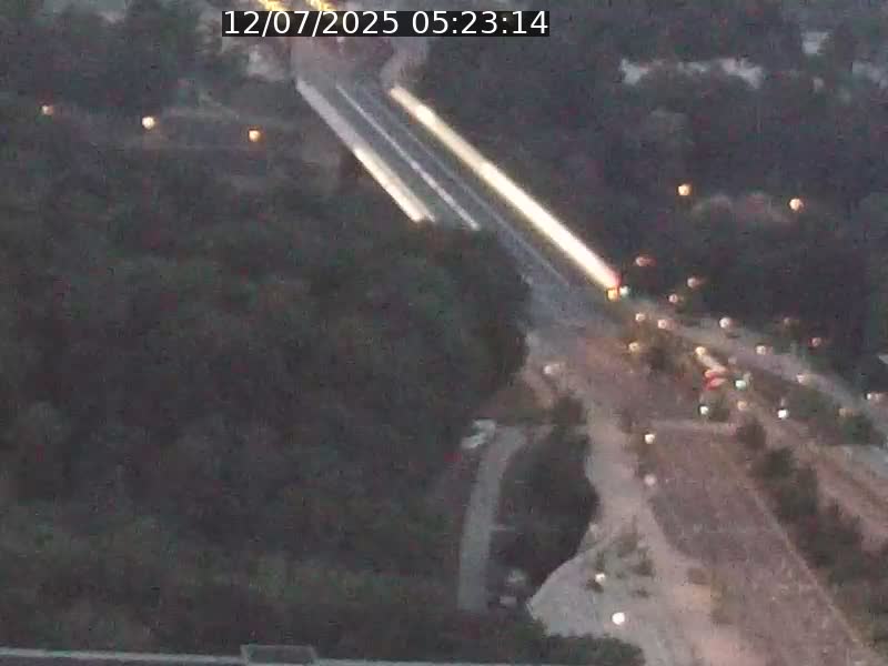 Webcam sur l'avenue John Fitzgerald Kennedy (N51) avec vue sur le Pont rouge (Pont Grande Duchesse Charlotte), l'arrêt Pfaffenthal et l'entrée du quartier Kirchberg