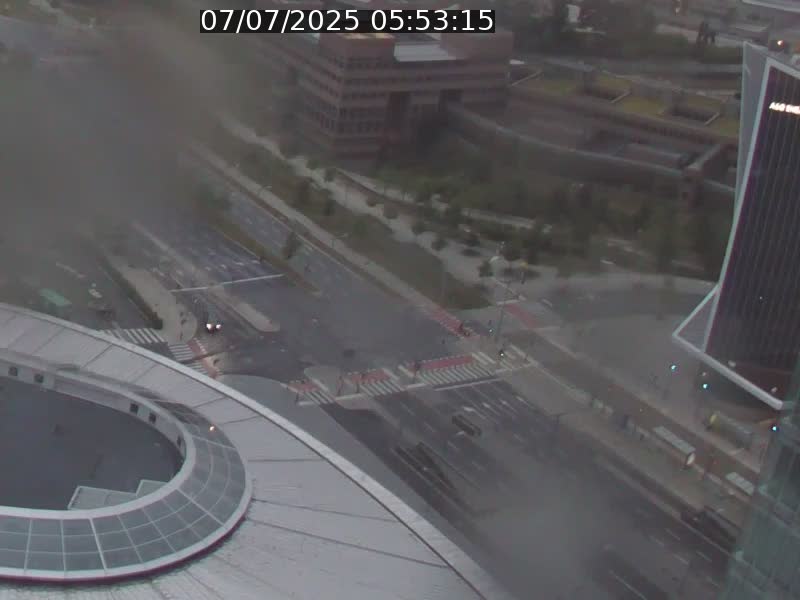Webcam sur l'avenue John Fitzgerald Kennedy (N51) avec vue sur le Pont rouge (Pont Grande Duchesse Charlotte), l'arrêt Pfaffenthal et l'entrée du quartier Kirchberg
