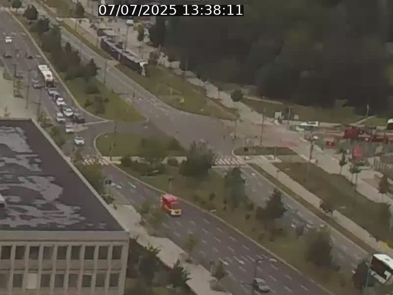 Webcam sur l'avenue John Fitzgerald Kennedy (N51) avec vue sur le Pont rouge (Pont Grande Duchesse Charlotte), l'arrêt Pfaffenthal et l'entrée du quartier Kirchberg