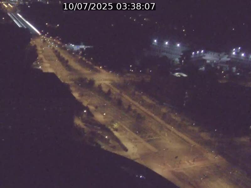 Webcam sur l'avenue John Fitzgerald Kennedy (N51) avec vue sur le Pont rouge (Pont Grande Duchesse Charlotte), l'arrêt Pfaffenthal et l'entrée du quartier Kirchberg