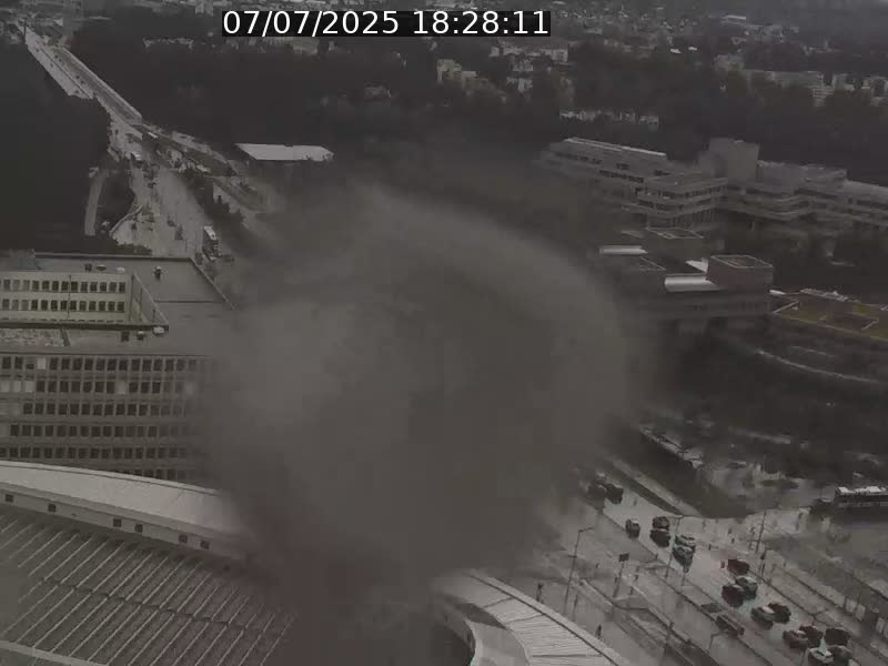Webcam sur l'avenue John Fitzgerald Kennedy (N51) avec vue sur le Pont rouge (Pont Grande Duchesse Charlotte), l'arrêt Pfaffenthal et l'entrée du quartier Kirchberg