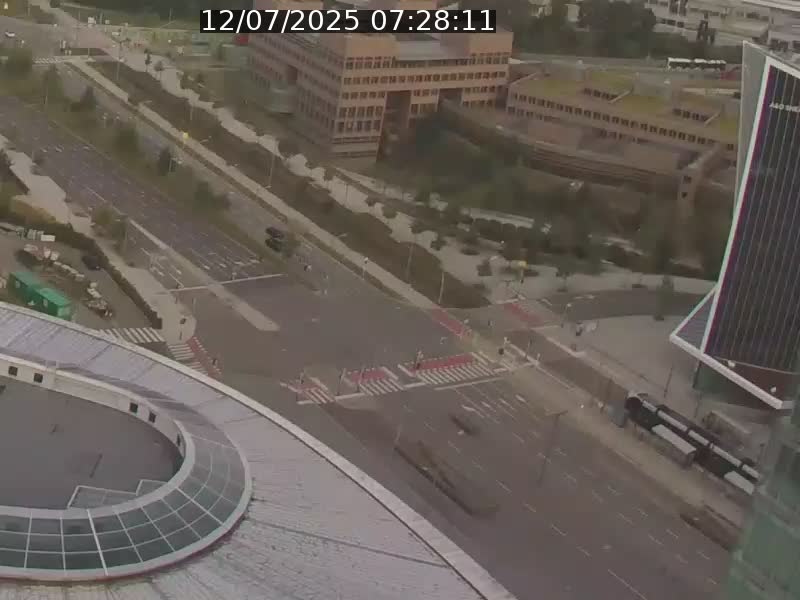 Webcam sur l'avenue John Fitzgerald Kennedy (N51) avec vue sur le Pont rouge (Pont Grande Duchesse Charlotte), l'arrêt Pfaffenthal et l'entrée du quartier Kirchberg