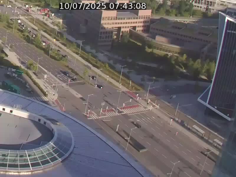 Webcam sur l'avenue John Fitzgerald Kennedy (N51) avec vue sur le Pont rouge (Pont Grande Duchesse Charlotte), l'arrêt Pfaffenthal et l'entrée du quartier Kirchberg