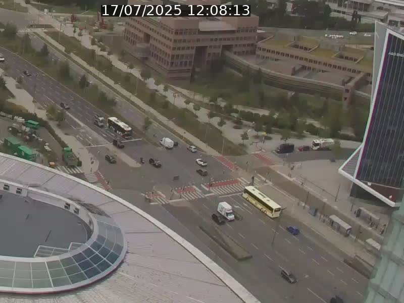 Webcam sur l'avenue John Fitzgerald Kennedy (N51) avec vue sur le Pont rouge (Pont Grande Duchesse Charlotte), l'arrêt Pfaffenthal et l'entrée du quartier Kirchberg