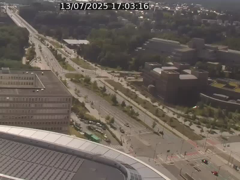 Webcam sur l'avenue John Fitzgerald Kennedy (N51) avec vue sur le Pont rouge (Pont Grande Duchesse Charlotte), l'arrêt Pfaffenthal et l'entrée du quartier Kirchberg