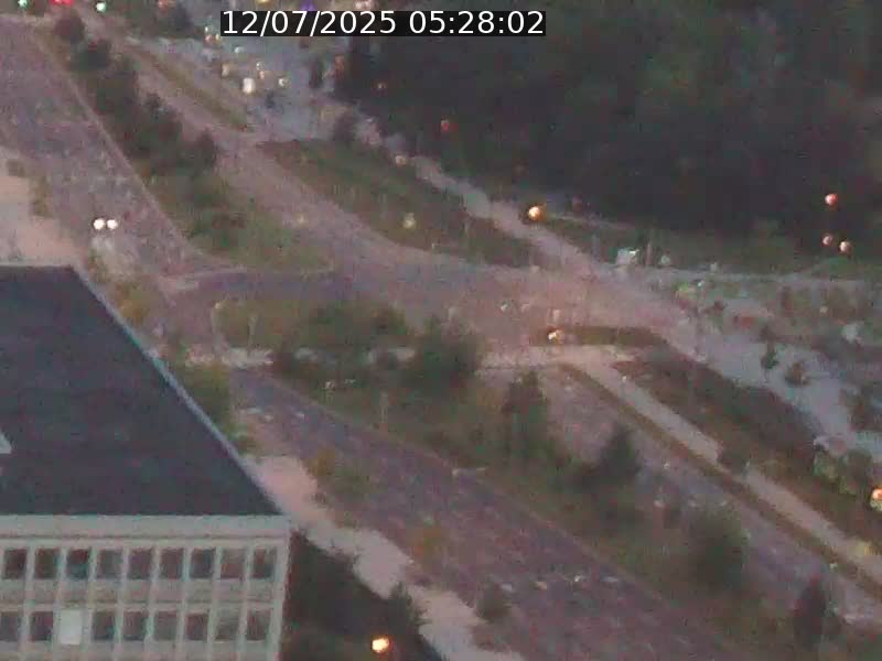 Webcam sur l'avenue John Fitzgerald Kennedy (N51) avec vue sur le Pont rouge (Pont Grande Duchesse Charlotte), l'arrêt Pfaffenthal et l'entrée du quartier Kirchberg