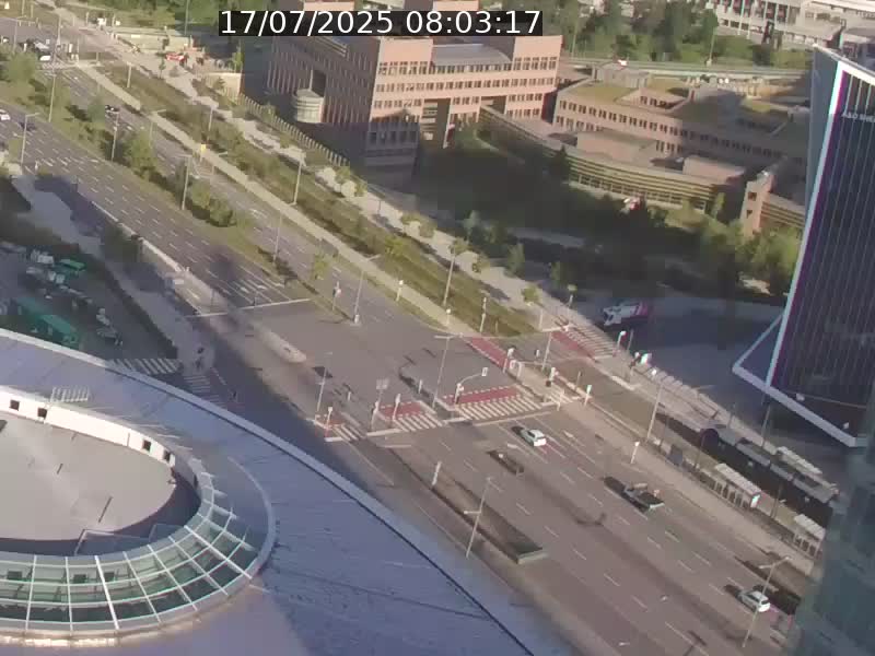 Webcam sur l'avenue John Fitzgerald Kennedy (N51) avec vue sur le Pont rouge (Pont Grande Duchesse Charlotte), l'arrêt Pfaffenthal et l'entrée du quartier Kirchberg