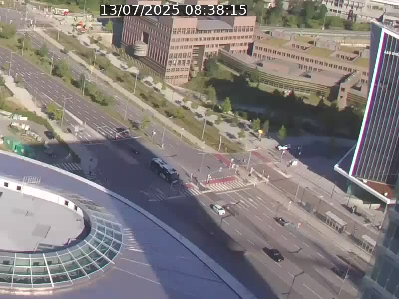 Webcam sur l'avenue John Fitzgerald Kennedy (N51) avec vue sur le Pont rouge (Pont Grande Duchesse Charlotte), l'arrêt Pfaffenthal et l'entrée du quartier Kirchberg