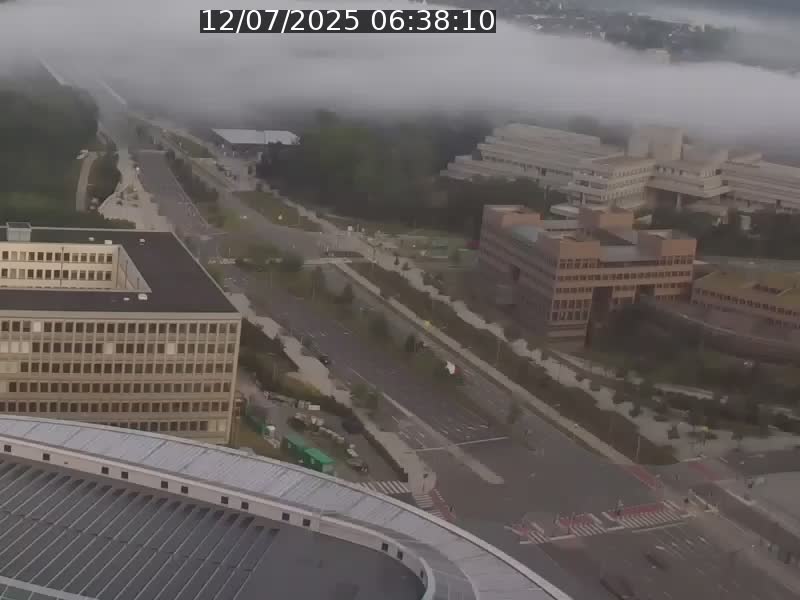 Webcam sur l'avenue John Fitzgerald Kennedy (N51) avec vue sur le Pont rouge (Pont Grande Duchesse Charlotte), l'arrêt Pfaffenthal et l'entrée du quartier Kirchberg
