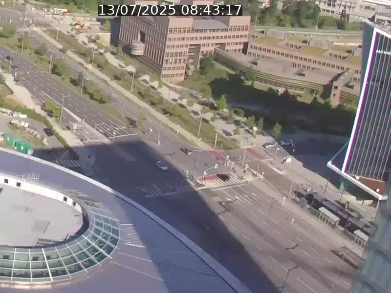 Webcam sur l'avenue John Fitzgerald Kennedy (N51) avec vue sur le Pont rouge (Pont Grande Duchesse Charlotte), l'arrêt Pfaffenthal et l'entrée du quartier Kirchberg