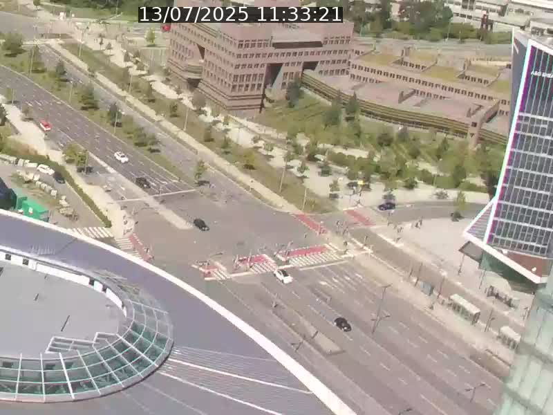 Webcam sur l'avenue John Fitzgerald Kennedy (N51) avec vue sur le Pont rouge (Pont Grande Duchesse Charlotte), l'arrêt Pfaffenthal et l'entrée du quartier Kirchberg