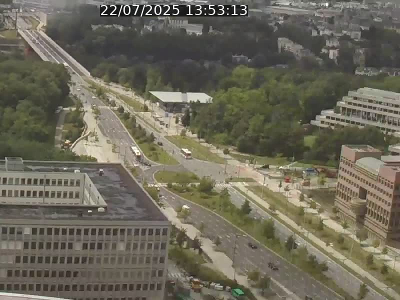 Webcam sur l'avenue John Fitzgerald Kennedy (N51) avec vue sur le Pont rouge (Pont Grande Duchesse Charlotte), l'arrêt Pfaffenthal et l'entrée du quartier Kirchberg