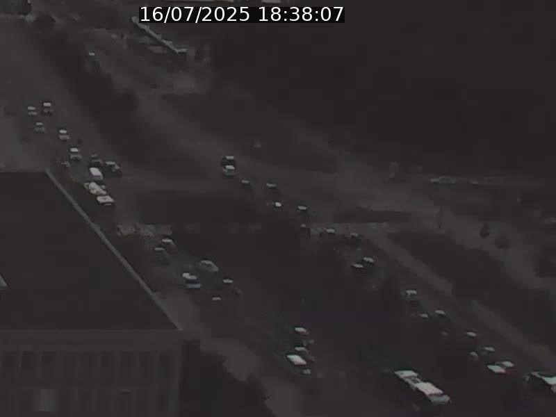 Webcam sur l'avenue John Fitzgerald Kennedy (N51) avec vue sur le Pont rouge (Pont Grande Duchesse Charlotte), l'arrêt Pfaffenthal et l'entrée du quartier Kirchberg