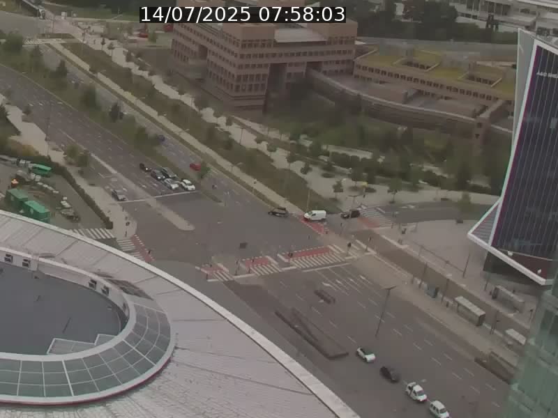 Webcam sur l'avenue John Fitzgerald Kennedy (N51) avec vue sur le Pont rouge (Pont Grande Duchesse Charlotte), l'arrêt Pfaffenthal et l'entrée du quartier Kirchberg